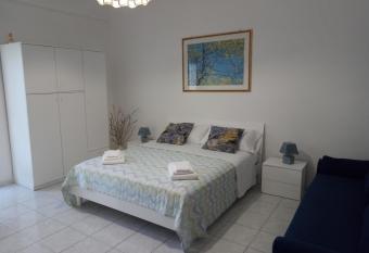 Casa di Elena - Centro Storico has Balcony rooms