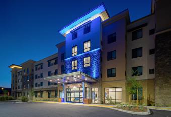 Holiday Inn Express & Suites Valencia - Santa Clarita By IHG allows 18 year olds to book a room