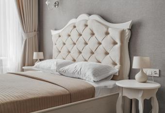 Apartments MaisoN  11 allows 18 year olds to book a room