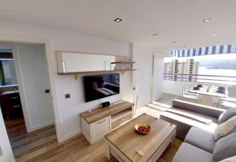 Exclusivo apartamento Benidorm Playa de Levante allows 18 year olds to book a room