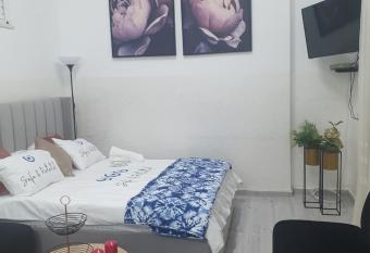 Tzimer Lana has Balcony rooms