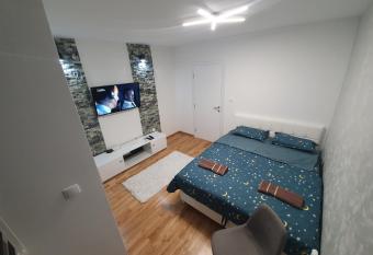 Apartman Ada Doboj has Balcony rooms