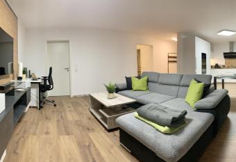 Firmen & Ferienwohnung Brecht 1 allows 18 year olds to book a room