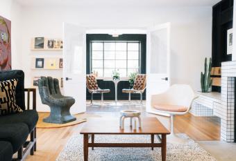 Modal allows 18 year olds to book a room