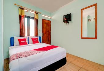 OYO 3879 Villa Sari Intan allows 18 year olds to book a room