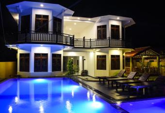 Aqua Glory allows 18 year olds to book a room