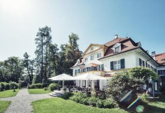 Biohotel Schlossgut Oberambach has Balcony rooms