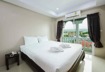 Tyler Cherngtalay has Balcony rooms