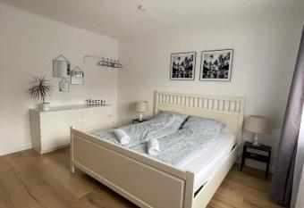 Moderne, helle Wohnung mit Terasse 15min bis OB Centro, Klimaanlage has Balcony rooms