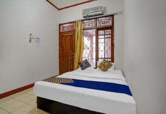 OYO 3882 Pondok Pujasera allows 18 year olds to book a room