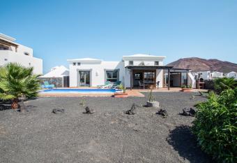 Casa Violeta has Balcony rooms