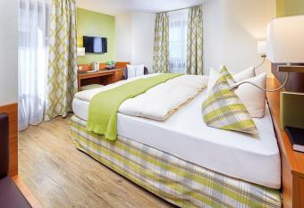 Altstadt-Hotel Zum Hechten allows 18 year olds to book a room