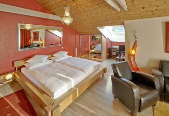 Sorell Hotel Sonnental has rooms with a private hot tub