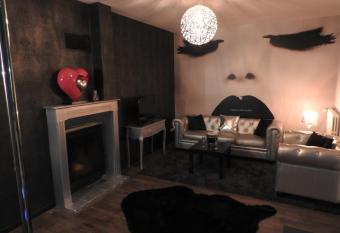 Escapade Coquine allows 18 year olds to book a room