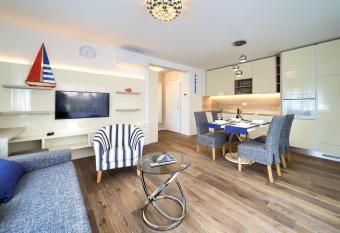 Villa Lungomare has Balcony rooms