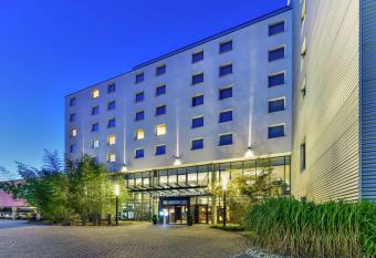 NH Stuttgart Airport allows 18 year olds to book a room