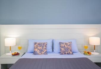 Patriko Beach House has Balcony rooms