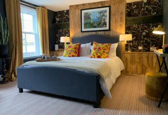 Sherlocks lodgings allows 18 year olds to book a room