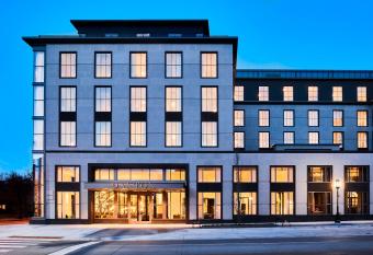 Daxton Hotel Birmingham, Curio Collection by Hilton has Balcony rooms