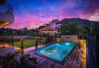 EKO STAY Gold -Titanium Villa has Balcony rooms