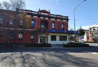 The Royal Hotel has Balcony rooms