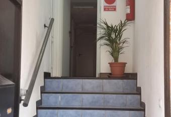 ALBERGUE CRISTINA habitaciones con ba  o privado y mini cocina allows 18 year olds to book a room