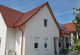 Domb Apartmanok has Balcony rooms