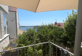 One-Bedroom House allows 18 year olds to book a room