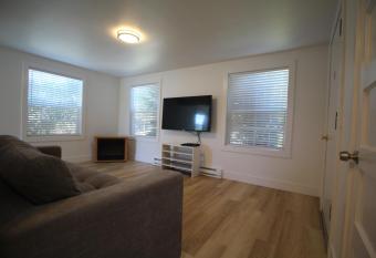 San Dune Inn allows 18 year olds to book a room