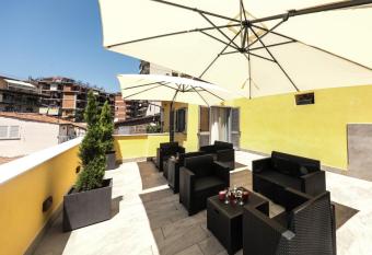 Carpe Diem Rooms has Balcony rooms