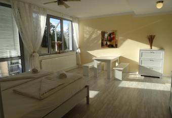 Airport Park Hotel MUC allows 18 year olds to book a room