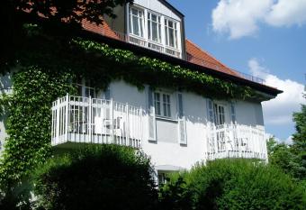 Villa am Schlosspark has Balcony rooms