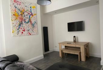 Apex Living NE - Beachville House II 4 Beds FREE PARKING has Balcony rooms