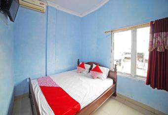 OYO 90922 Gurusinga Guesthouse allows 18 year olds to book a room