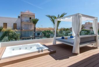 Llaut Boutique Hotel allows 18 year olds to book a room