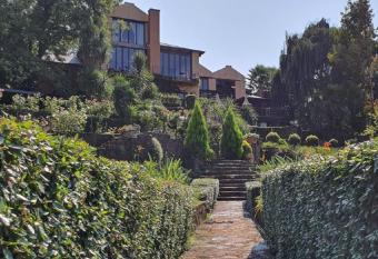 Black Horse Estate has Balcony rooms