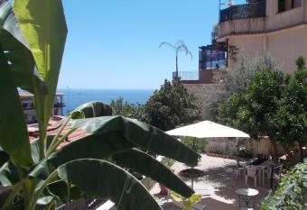 Villa Il Melograno allows 18 year olds to book a room