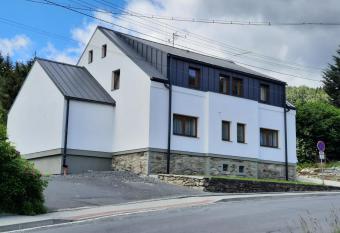 Apartm  ny Resort Na Horsk   allows 18 year olds to book a room