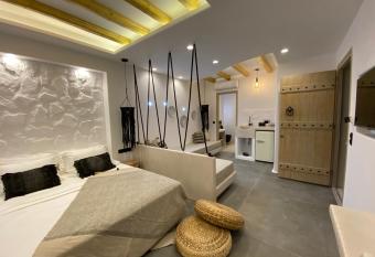 Ampelos Casart allows 18 year olds to book a room