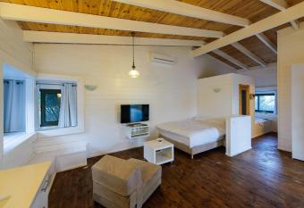 Somewhere - Chalets in the Arava has rooms with a private hot tub