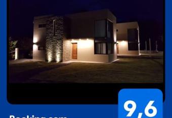 HORNEROS, Moderna Casa a metros de la playa San Francisco has Balcony rooms