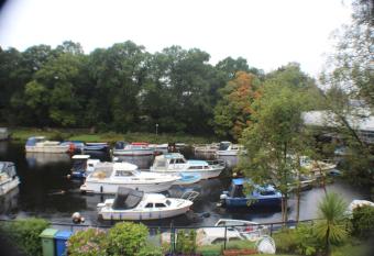 River View Apartment allows 18 year olds to book a room