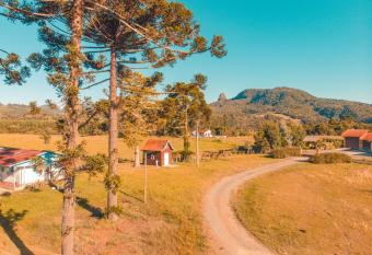 Fazenda Tamandu   Casa de Campo - Cabana Coragem has Balcony rooms