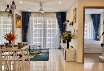 BOM HOMES- VINHOMES OCEAN PARK- SERVICE APARTMENt has Balcony rooms