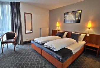 Concorde Hotel Ascot allows 18 year olds to book a room