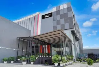 SPOT ON 74038 Shree Palace has Balcony rooms