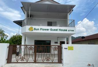 15 min to Qing Xin Ling Cultural Village Ipoh has Balcony rooms