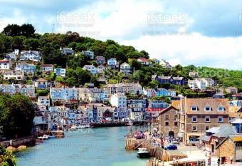 LOOE - Super Stylish and the only TWO PRIVATE APARTMENTS in this 17th CENTURY COTTAGE - One APARTMENT HAS KIDS CABIN BUNK ROOM - Private Connecting Door In Lobby For Larger Groups!!! allows 18 year olds to book a room
