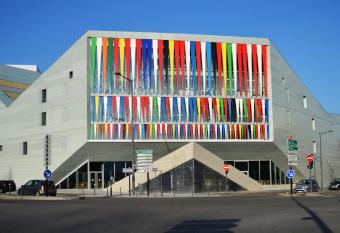 Auberge de Jeunesse HI Lille allows 18 year olds to book a room