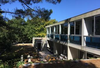 Auberge de Jeunesse HI Lorient allows 18 year olds to book a room